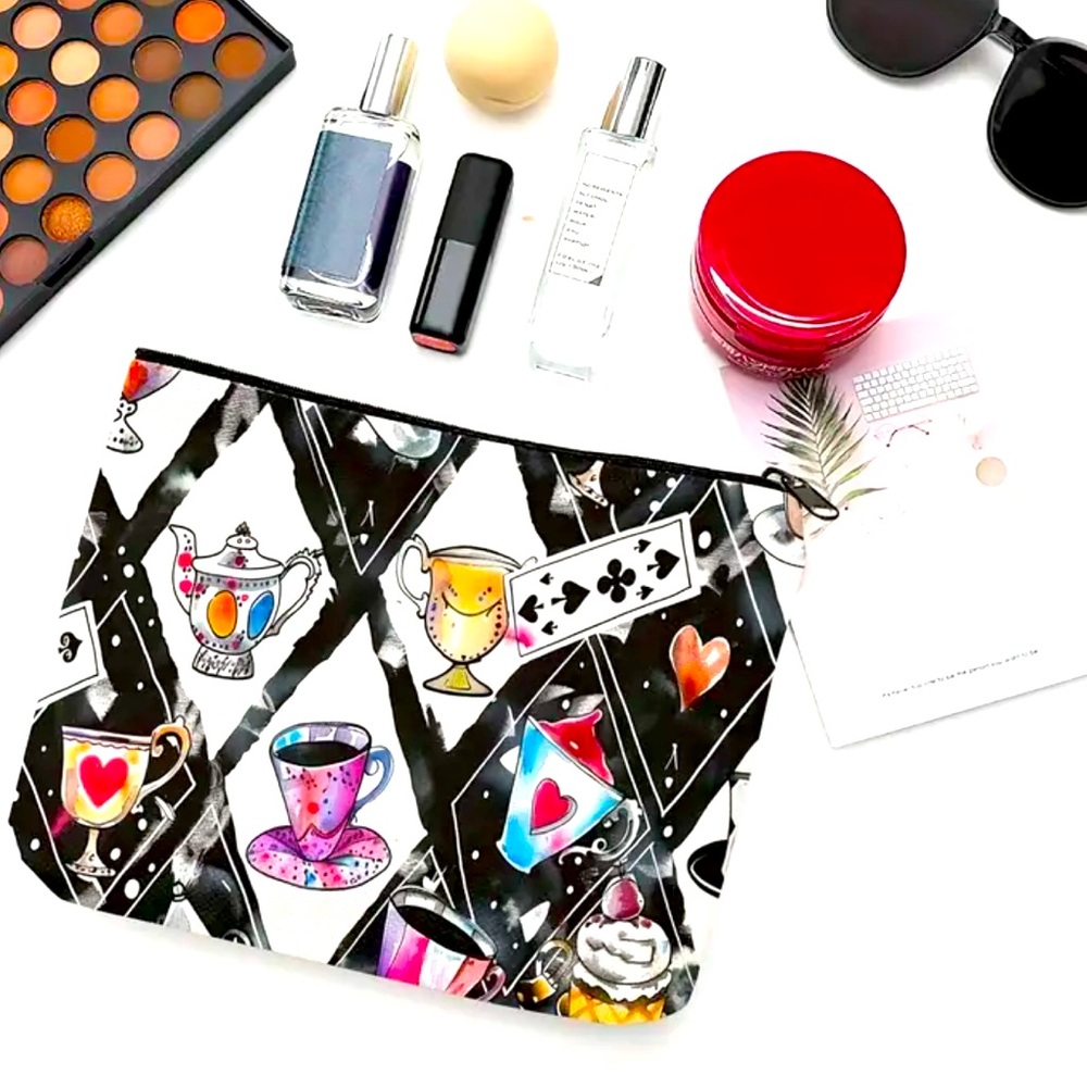 Wonderland Makeup Bag - Spacious & Durable Cosmetic Pouch with Zipper NWT - Picture 4 of 4